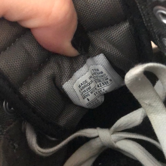 Size 9/11 Grey and Black Hi Top Converse - Picture 6 of 6